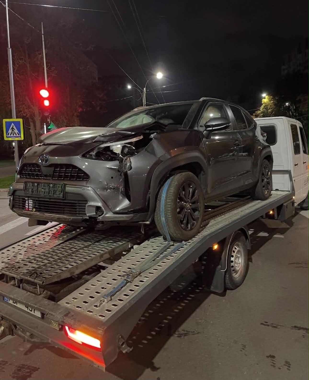 Evacuare auto după accident, intervenție de noapte